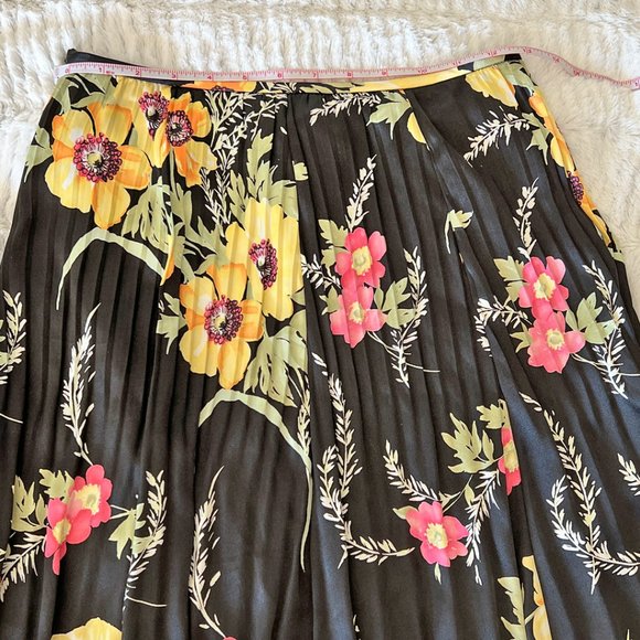 Black and Floral Crinkle A-Line Silky Skirt, Medium - Picture 9 of 11